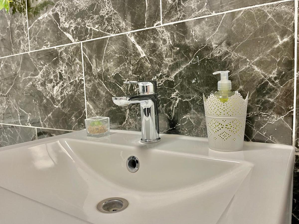 شقة City Centre Gem In Southend Near The Beach, Station And Parking المظهر الخارجي الصورة
